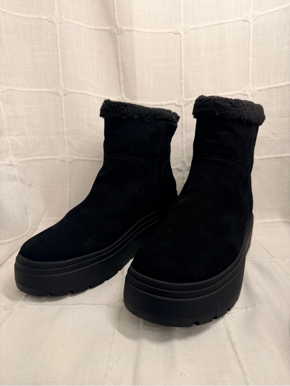 Tommy Hilfiger Pilowi Black Suede Platform Cozy Boots 9.5 NEW